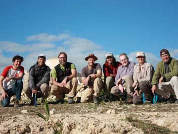 Morocco: Group photo showing Prof Jonathan Redfern and PhD Tim Luber from Manchester University, with representatives from ONHYM and Chevron, undertaking joint fieldwork.